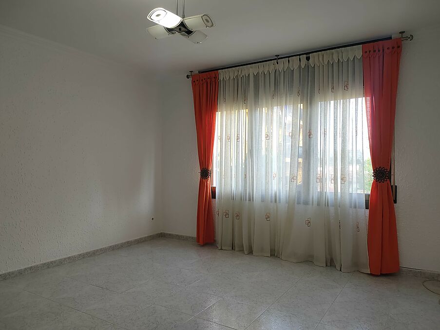 Piso y local en venta en Hostalric