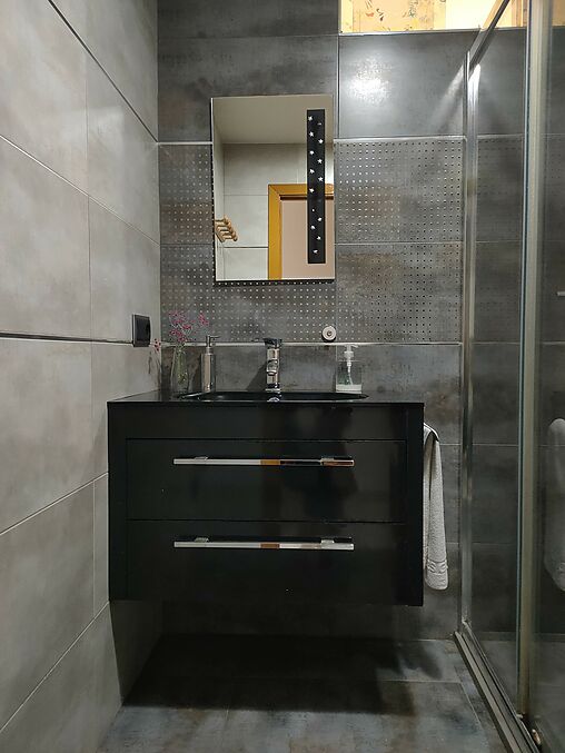 Piso y local en venta en Hostalric