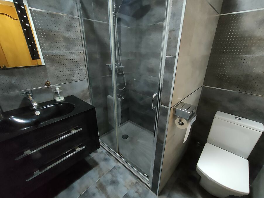 Piso y local en venta en Hostalric