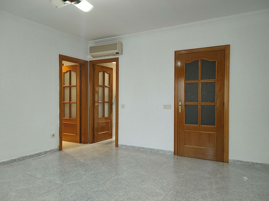 Piso y local en venta en Hostalric