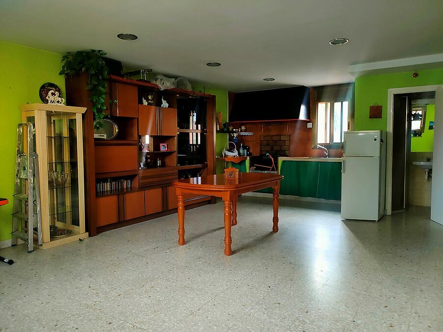 Piso y local en venta en Hostalric