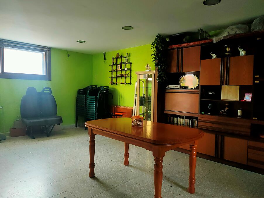Piso y local en venta en Hostalric