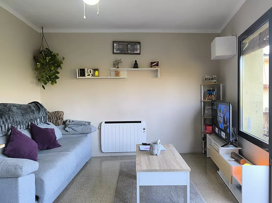 PIS EN VENDA A HOSTALRIC