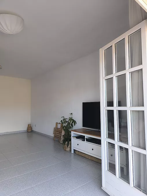 PIS EN VENDA A HOSTALRIC