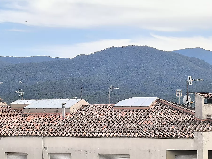 PIS EN VENDA A HOSTALRIC