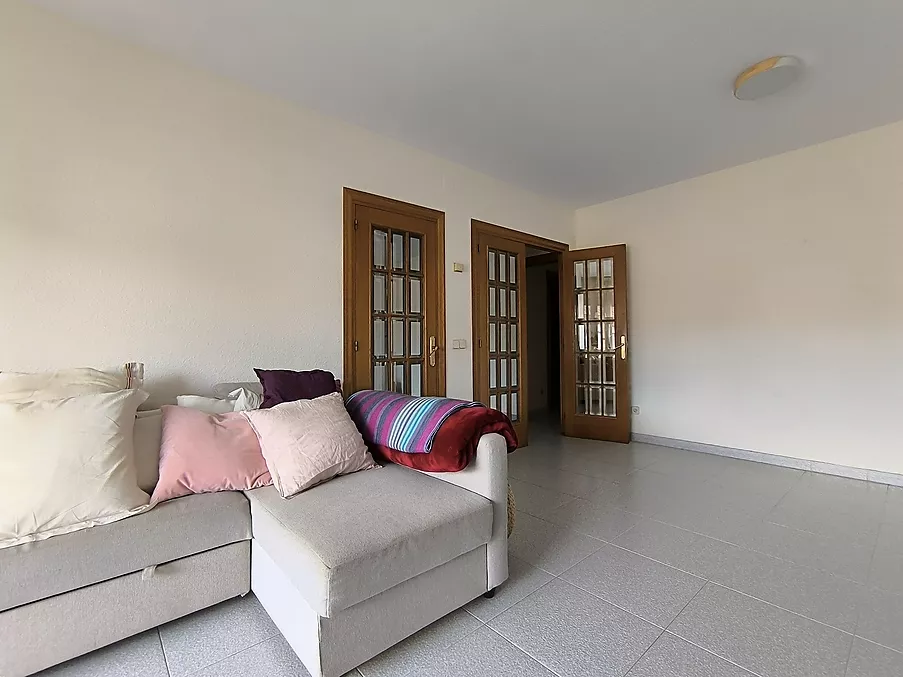 PIS EN VENDA A HOSTALRIC