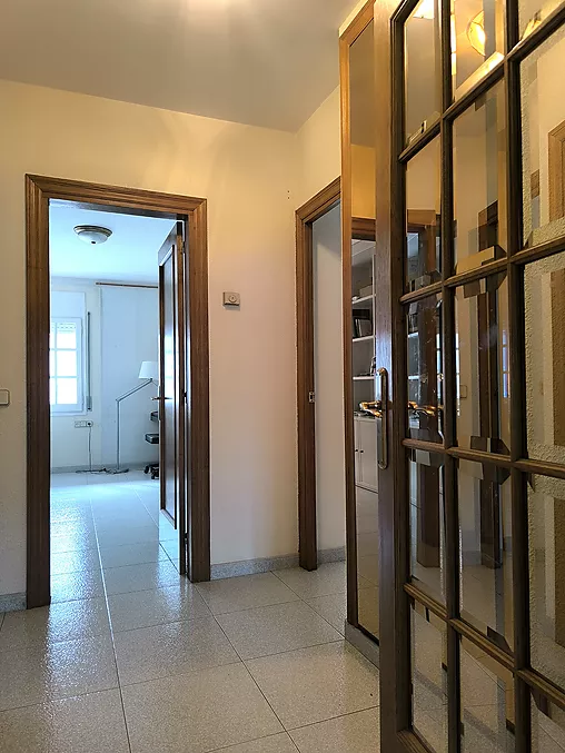 PIS EN VENDA A HOSTALRIC