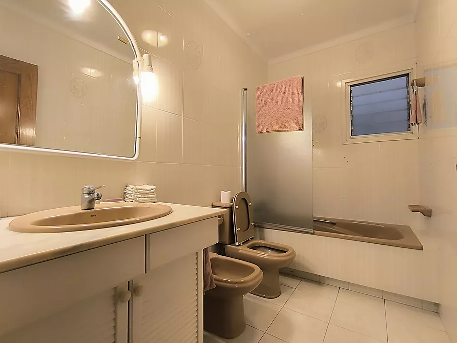 PIS EN VENDA A HOSTALRIC