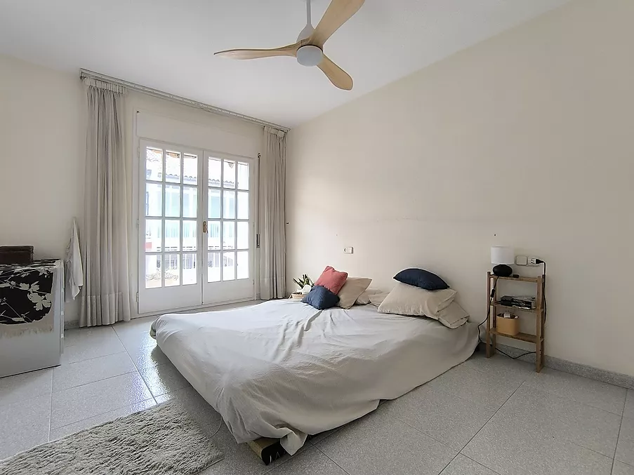 PIS EN VENDA A HOSTALRIC