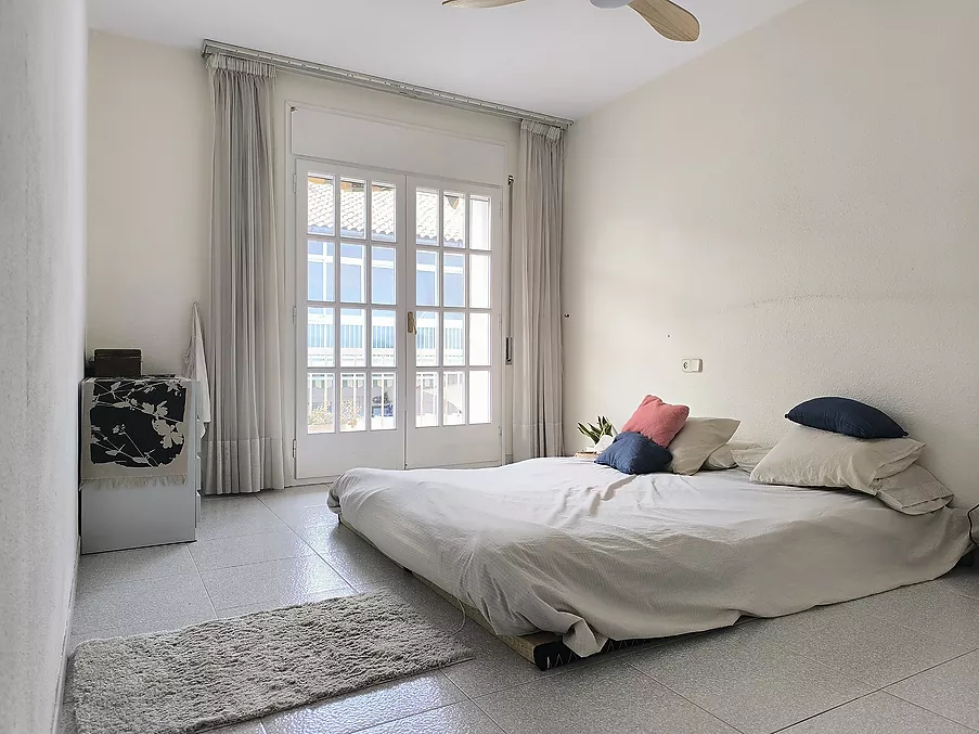 PIS EN VENDA A HOSTALRIC