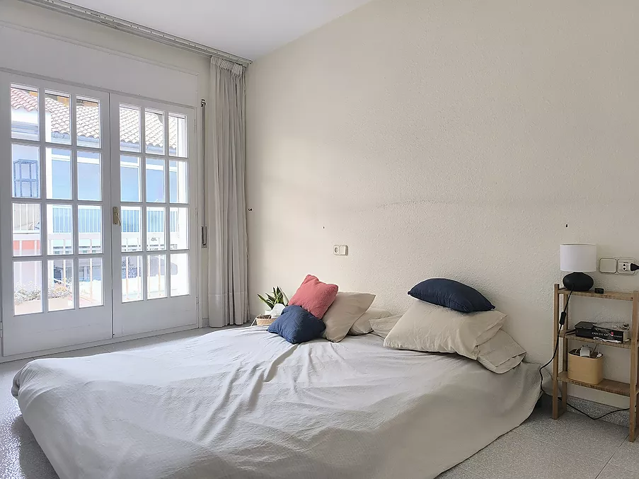 PIS EN VENDA A HOSTALRIC