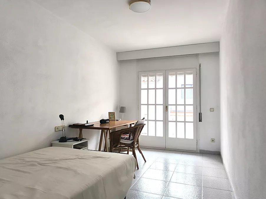 PIS EN VENDA A HOSTALRIC