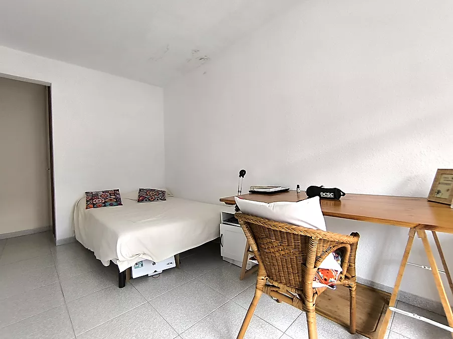 PIS EN VENDA A HOSTALRIC