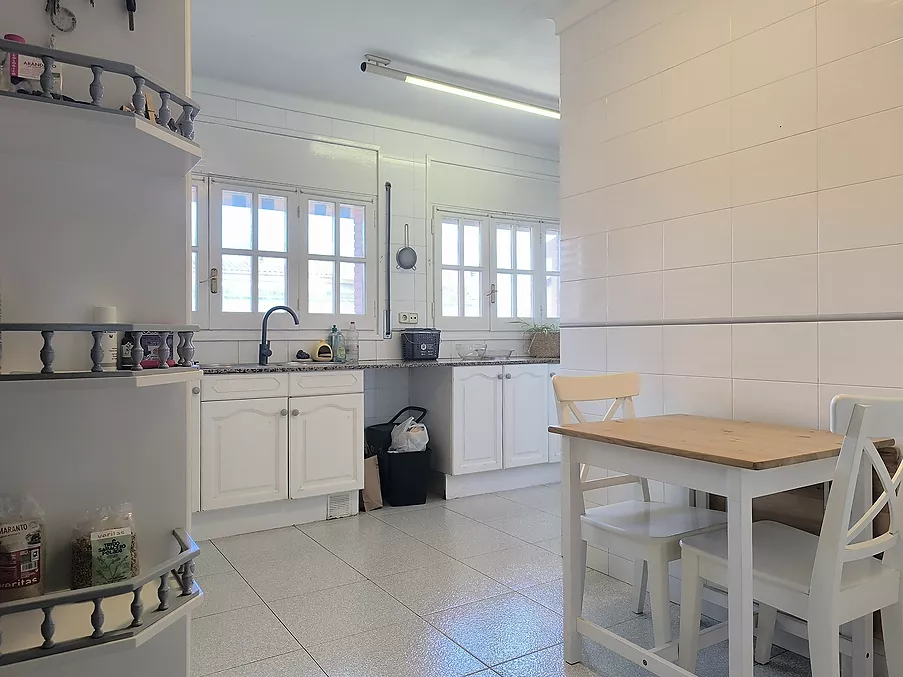 PIS EN VENDA A HOSTALRIC