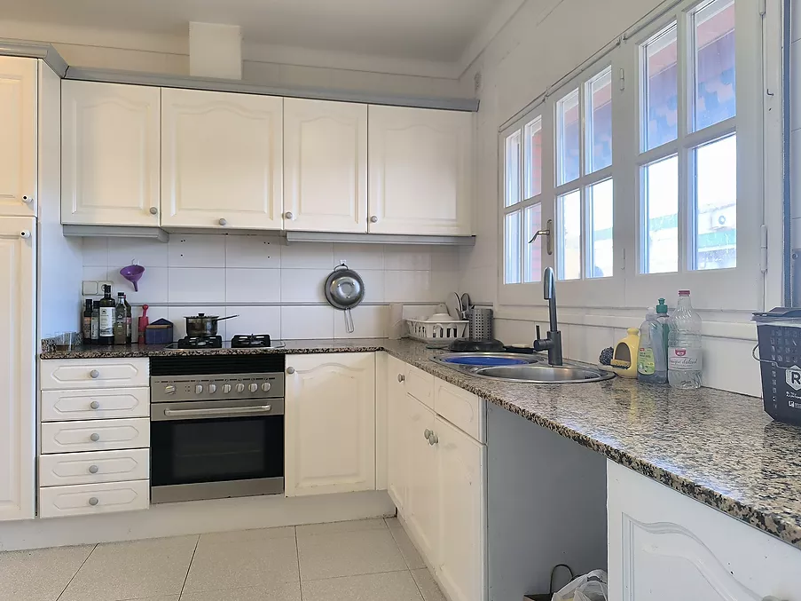 PIS EN VENDA A HOSTALRIC