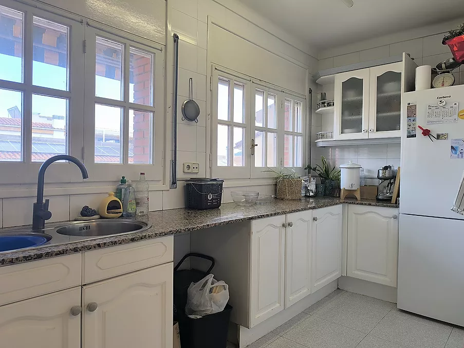 PIS EN VENDA A HOSTALRIC