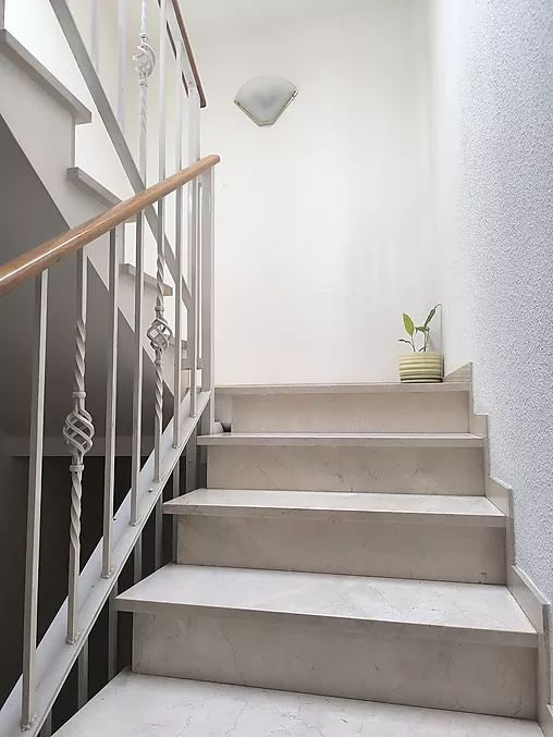 PIS EN VENDA A HOSTALRIC