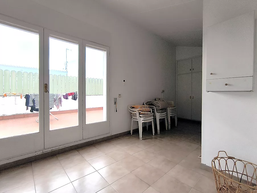 PIS EN VENDA A HOSTALRIC