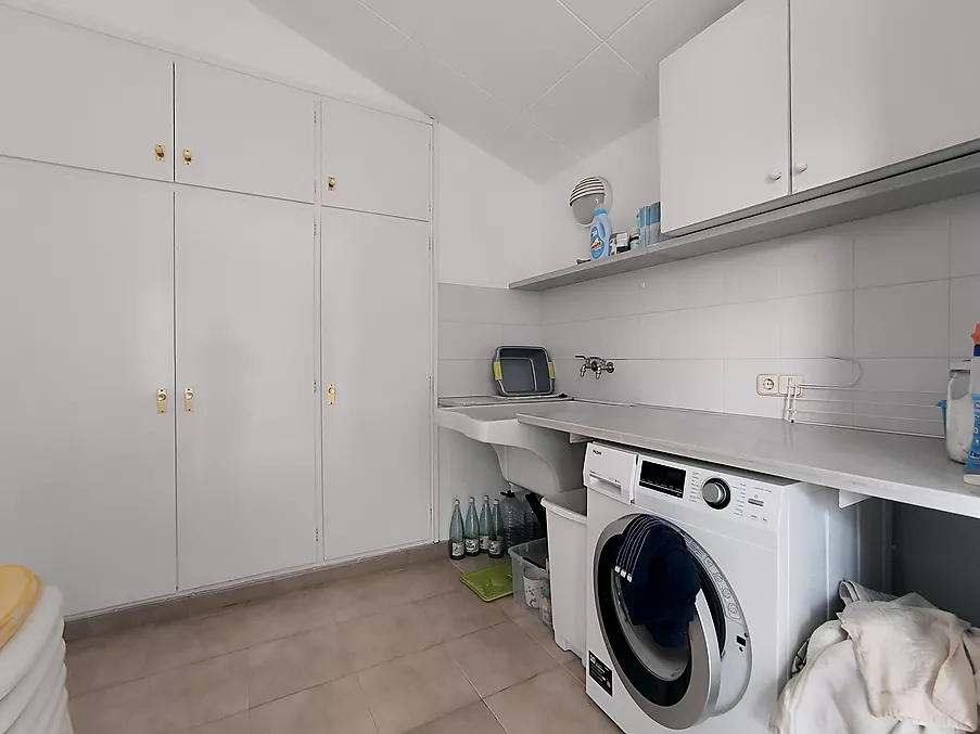 PIS EN VENDA A HOSTALRIC