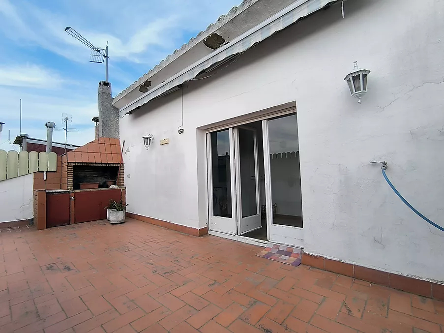 PIS EN VENDA A HOSTALRIC