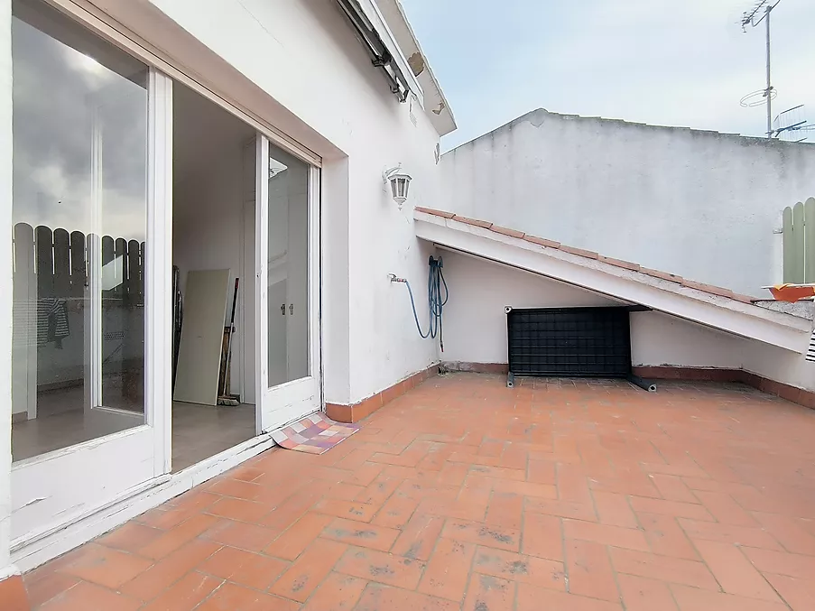 PIS EN VENDA A HOSTALRIC