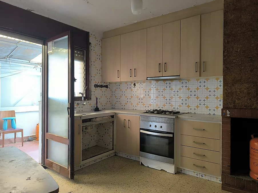 PIS EN VENDA A HOSTALRIC