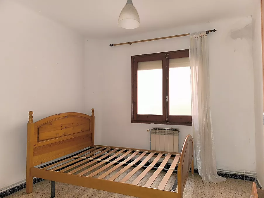 PIS EN VENDA A HOSTALRIC