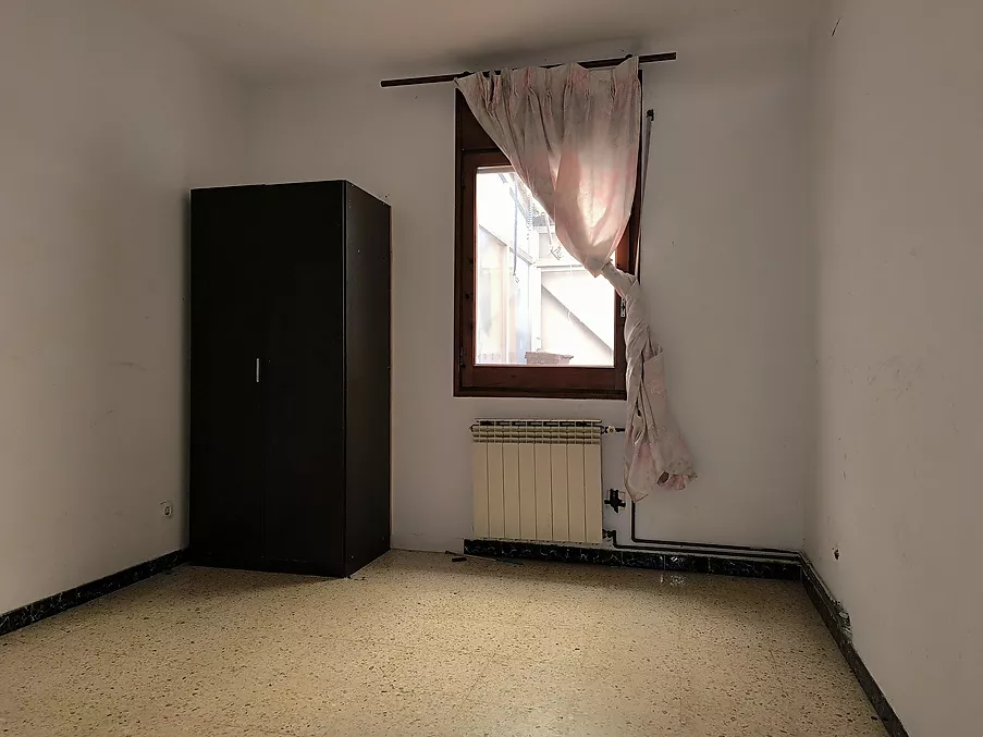 PIS EN VENDA A HOSTALRIC