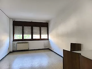 PIS EN VENDA A HOSTALRIC