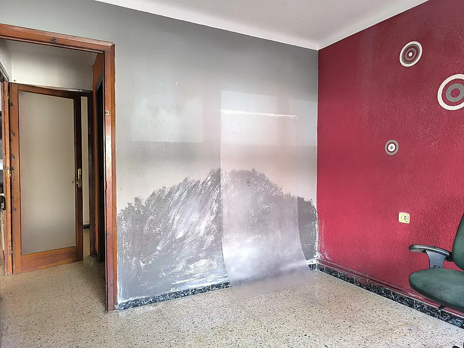 PIS EN VENDA A HOSTALRIC