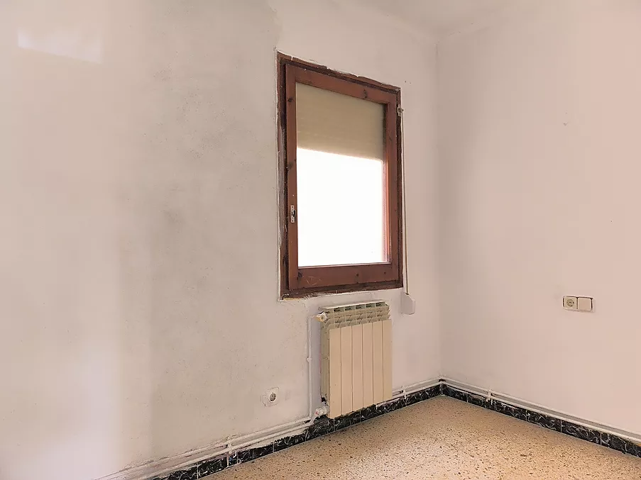 PIS EN VENDA A HOSTALRIC