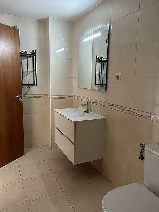 Ampli, lluminós i molt ben situat.