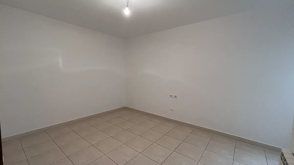 Ampli, lluminós i molt ben situat.