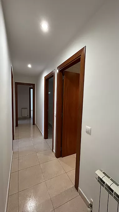Ampli, lluminós i molt ben situat.