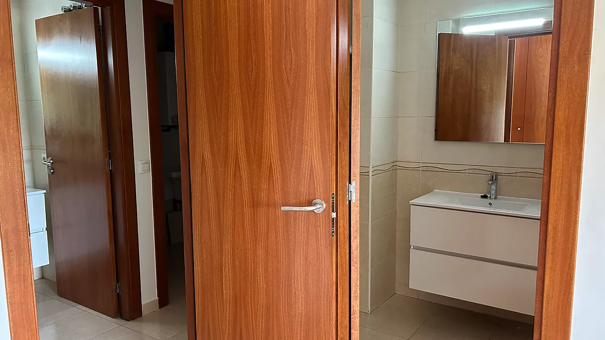 Ampli, lluminós i molt ben situat.
