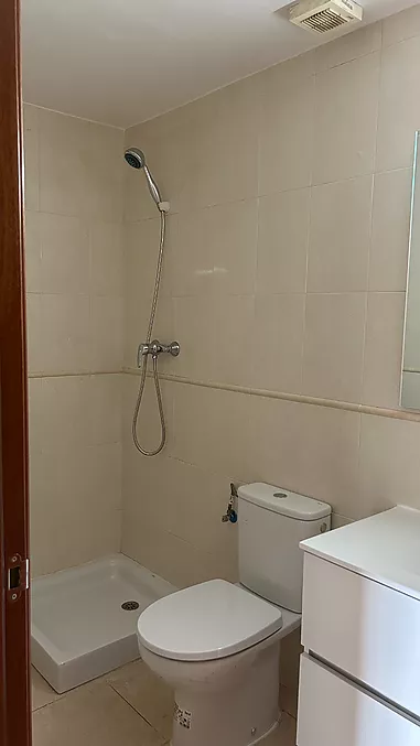 Ampli, lluminós i molt ben situat.