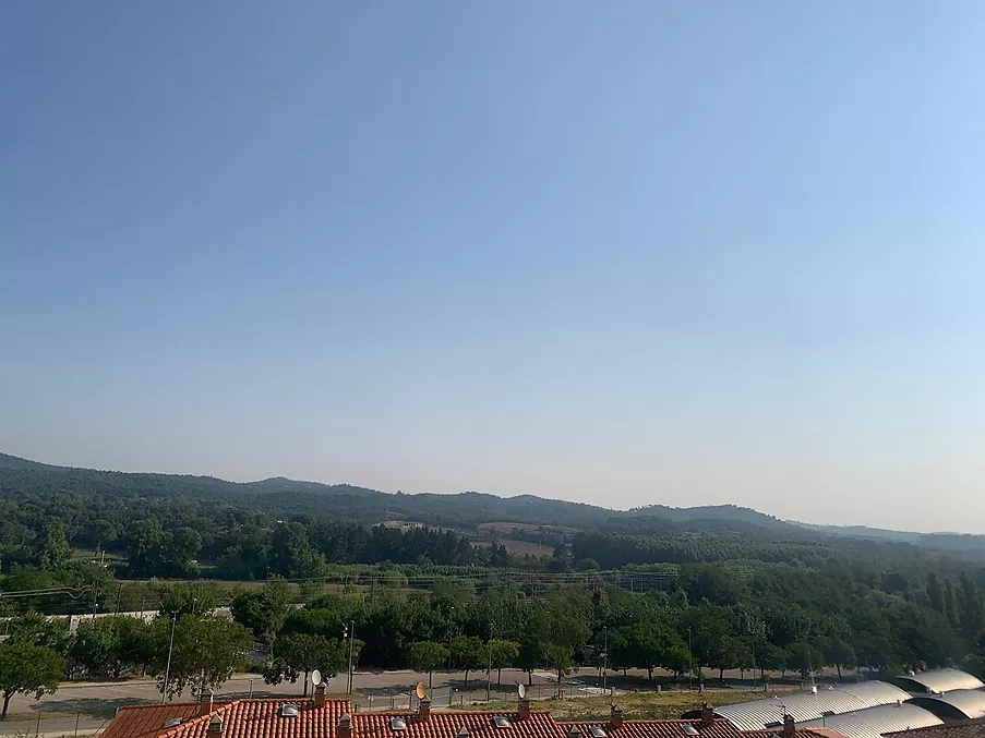 Ampli, lluminós i molt ben situat.