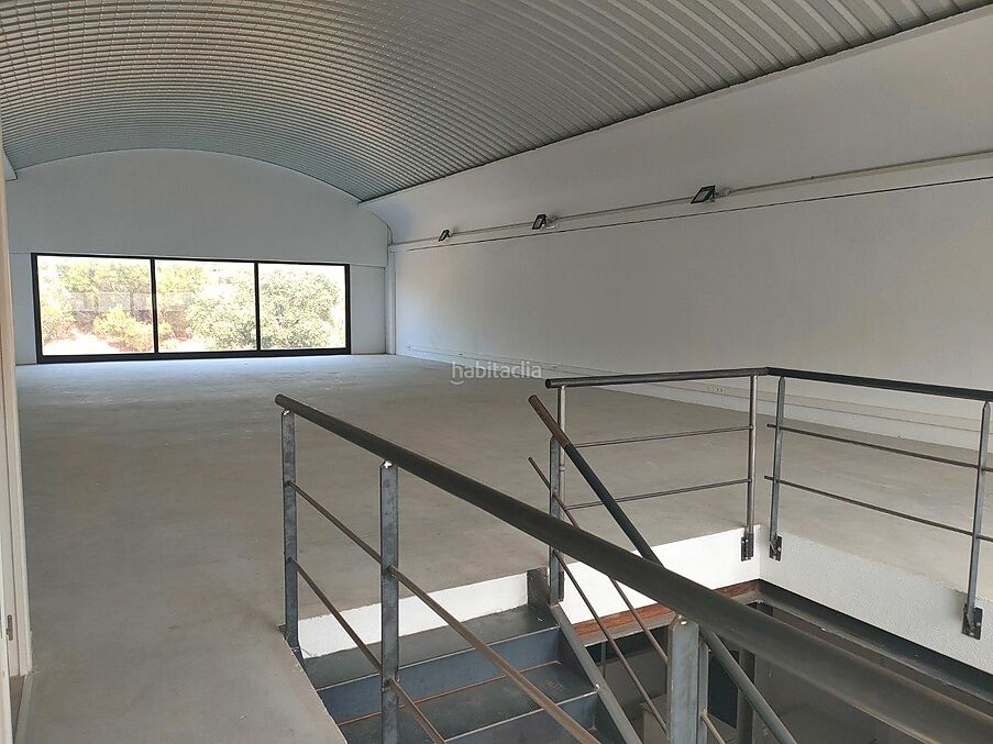Nave en alquiler en Hostalric poligono con servicios
