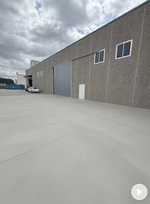 NAU INDUSTRIAL DE LLOGUER A HOSTALRIC
