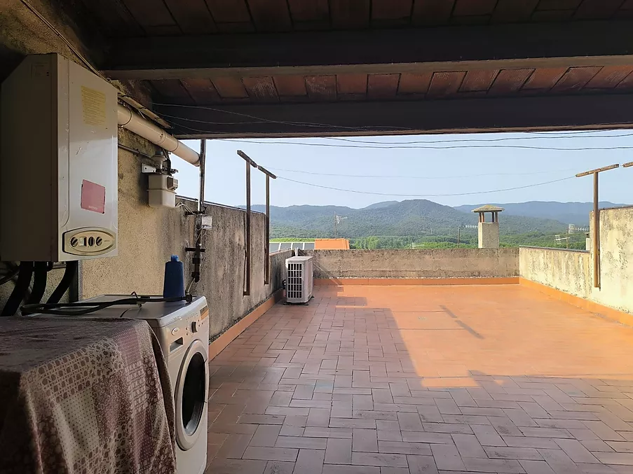 PIS EN VENDA A HOSTALRIC