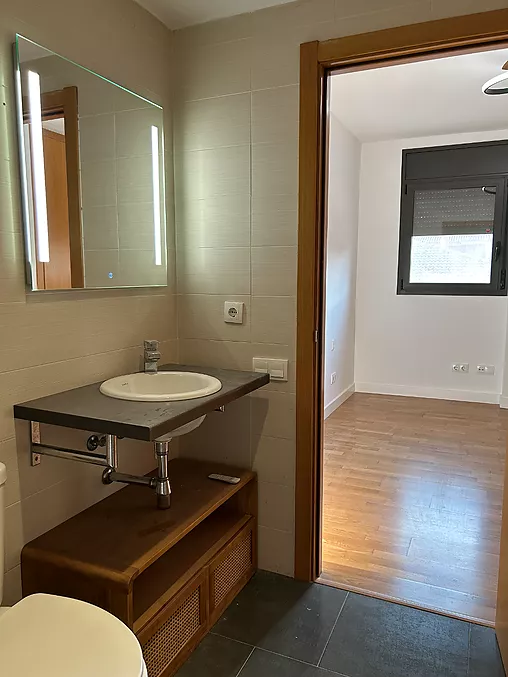cuina amb sortida a amplia terrassa molt íntima
