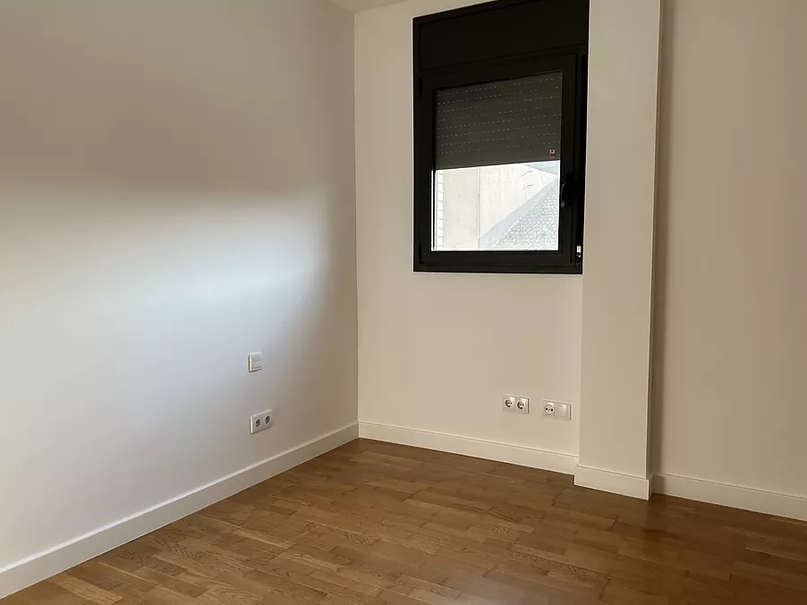cuina amb sortida a amplia terrassa molt íntima
