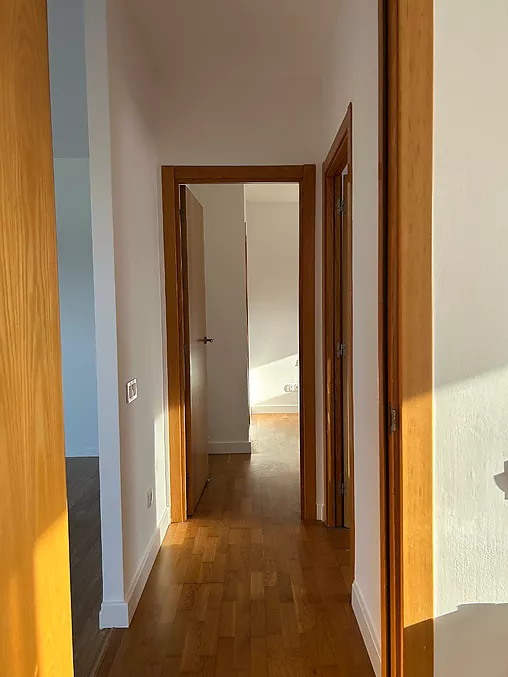 cuina amb sortida a amplia terrassa molt íntima