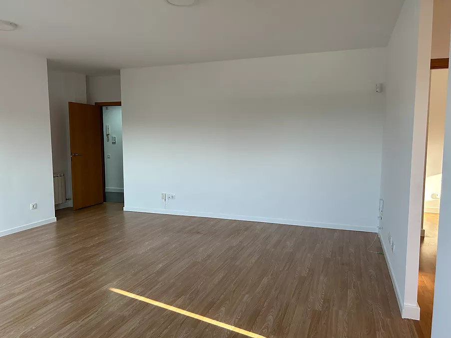 cuina amb sortida a amplia terrassa molt íntima