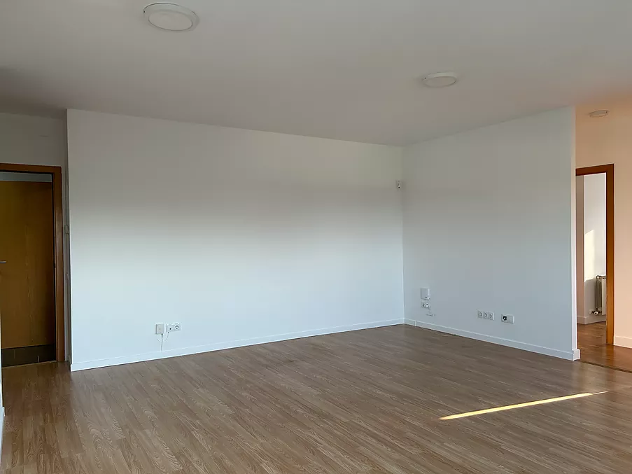 cuina amb sortida a amplia terrassa molt íntima