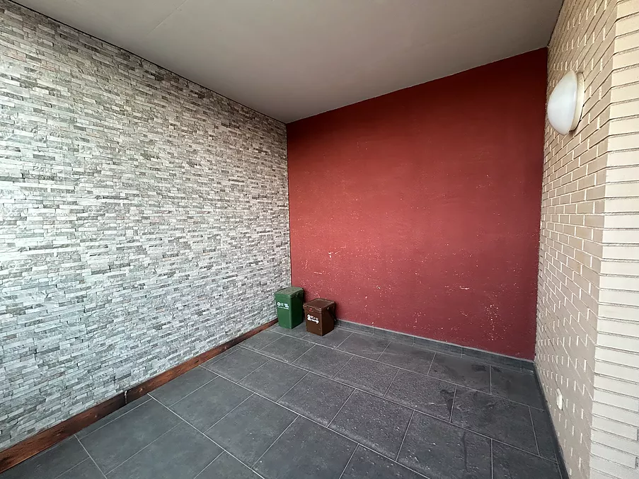 cuina amb sortida a amplia terrassa molt íntima