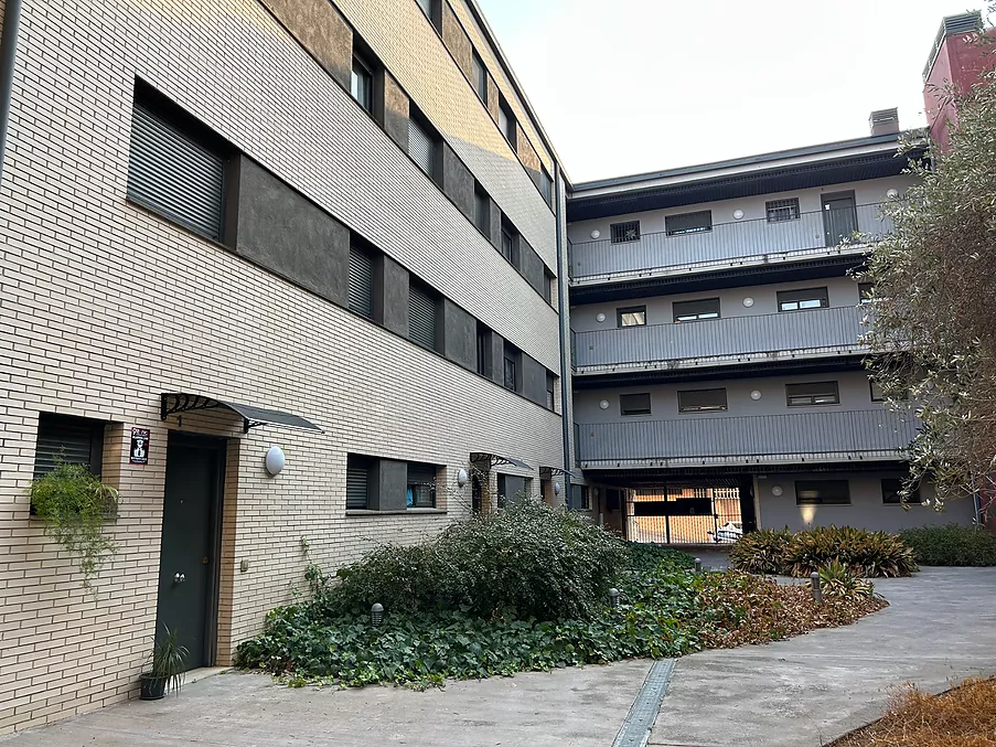 cuina amb sortida a amplia terrassa molt íntima